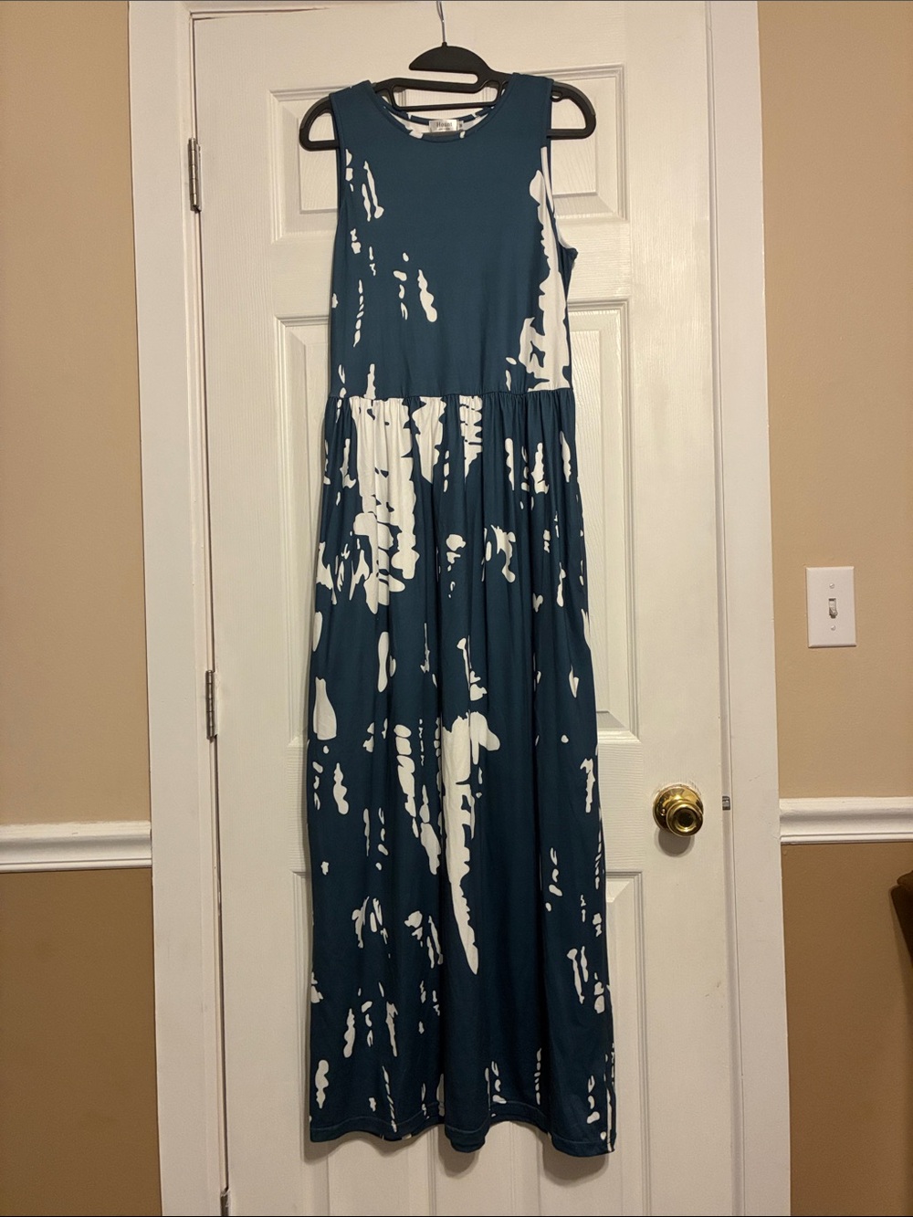Sleeveless Teal and White Abstract Maxi Dress